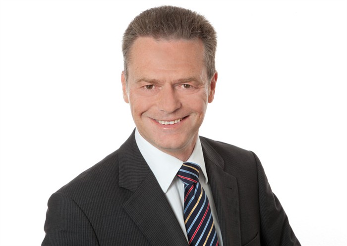 F4E Schwemmer Director web 2-211020151200-Large