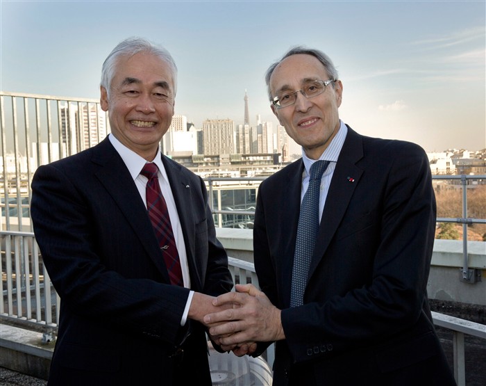 Motojima Bigot shake hands-Large