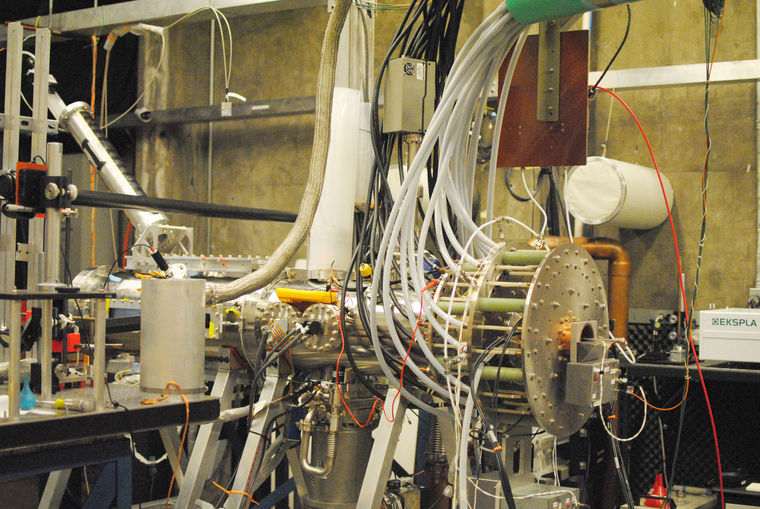 Z-pinch fusion device