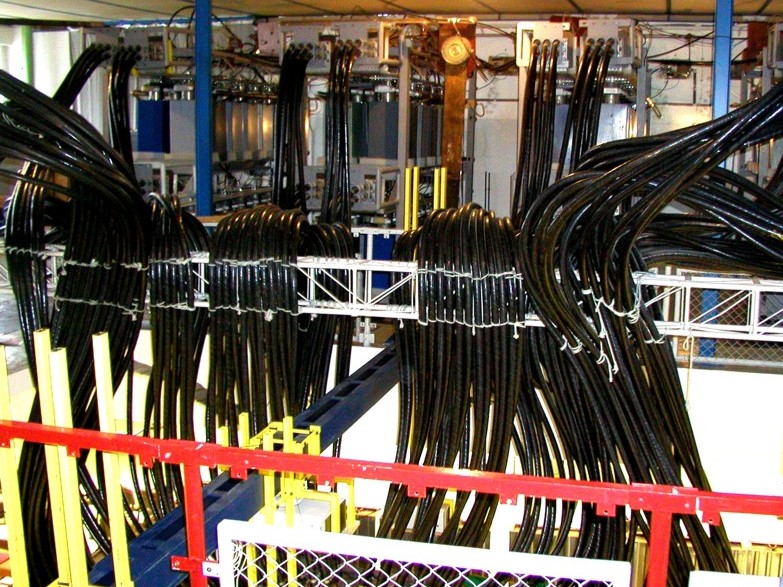 Kondensatory PF1000U 2