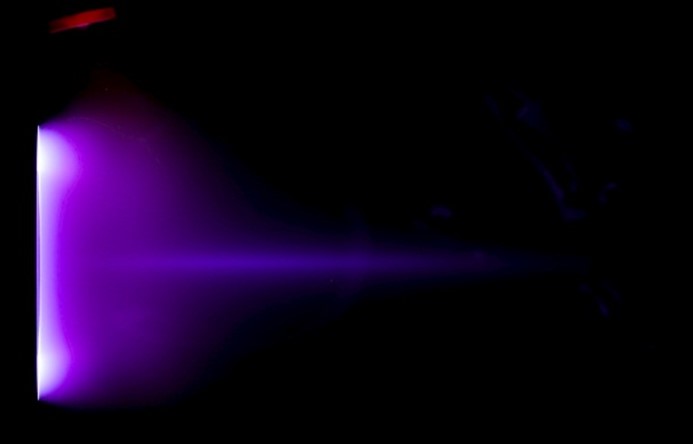 Widok boczny wiazki plazmy HIKHET krypton